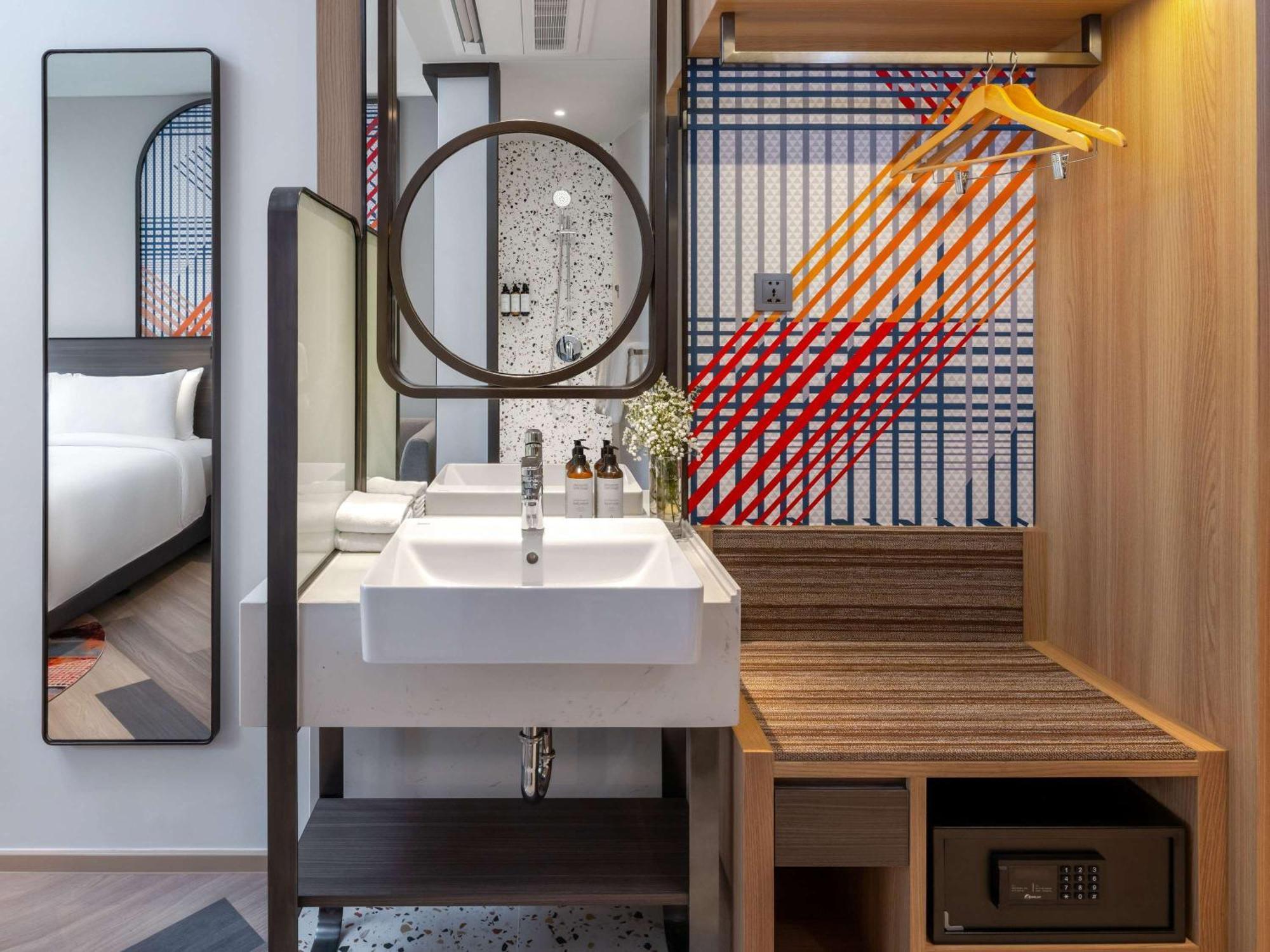 Khách sạn Mercure Surawong Bangkok