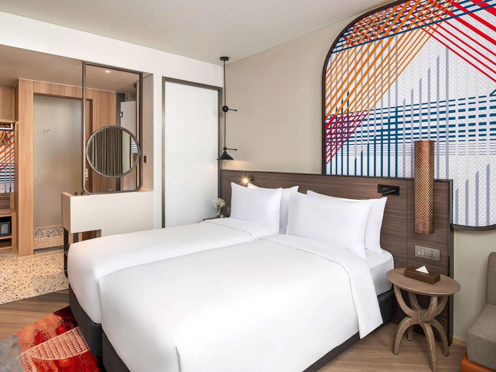Mercure Surawong Khách sạn 4*